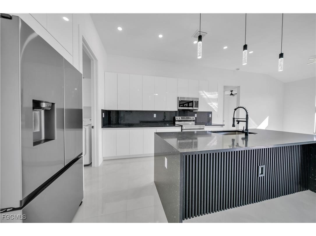 2815 44th Street W Lehigh Acres FL 33971 2025020875 image9