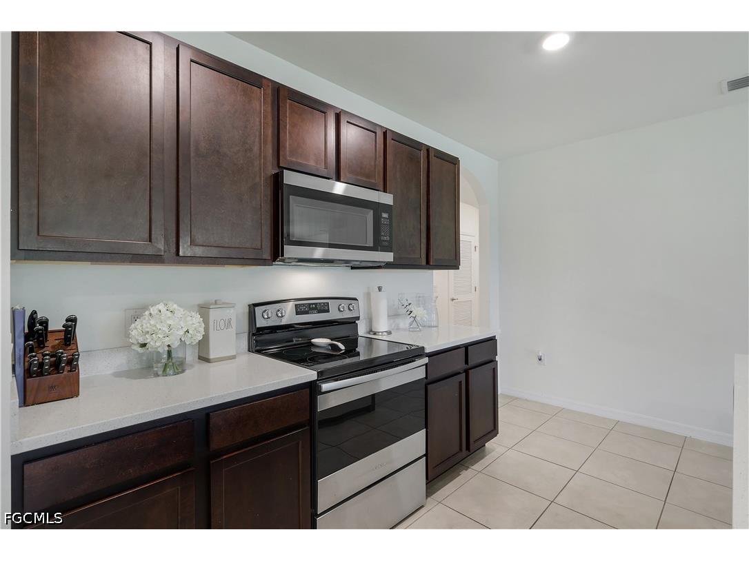 2816 Zaragoza Court Cape Coral FL 33909 2026026185 image10