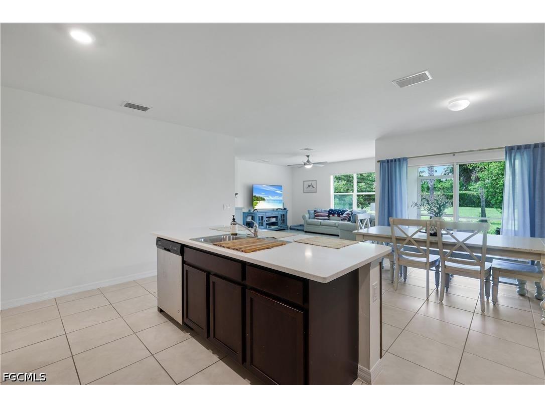 2816 Zaragoza Court Cape Coral FL 33909 2026026185 image8