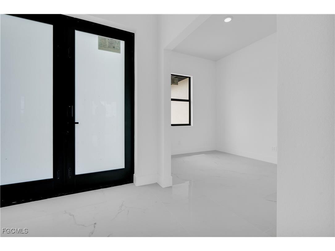 2817 NW 2nd Street Cape Coral FL 33993 2025010443 image14