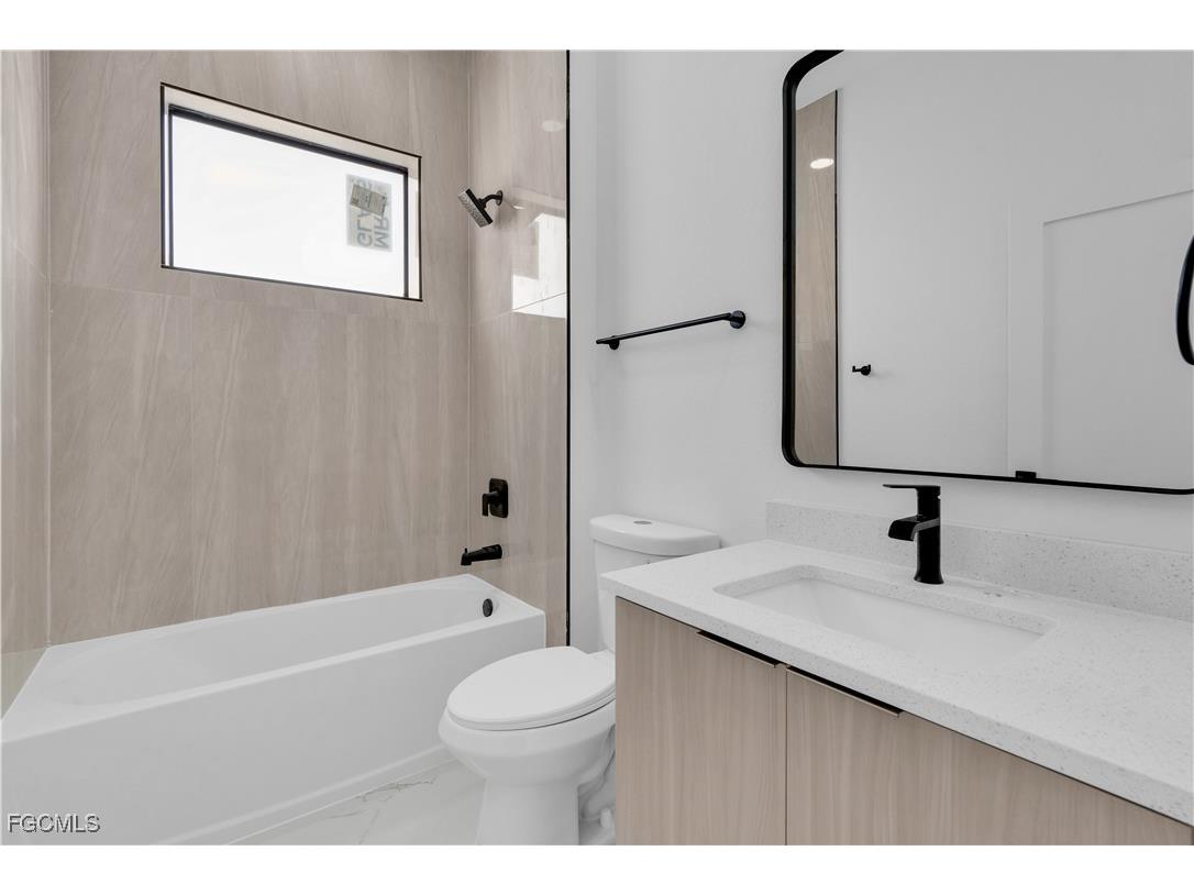 2817 NW 2nd Street Cape Coral FL 33993 2025010443 image15