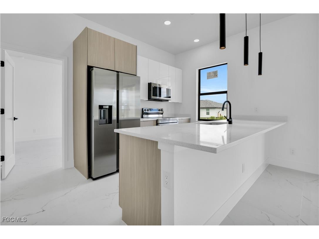 2817 NW 2nd Street Cape Coral FL 33993 2025010443 image4