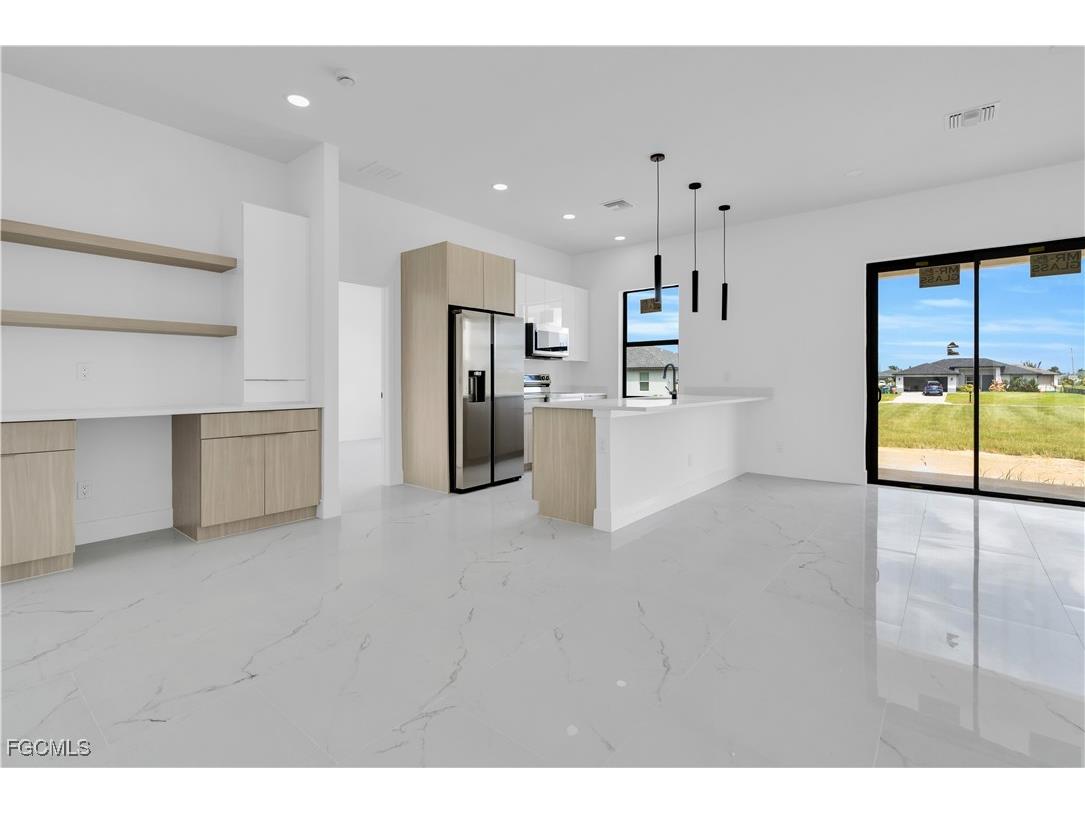 2817 NW 2nd Street Cape Coral FL 33993 2025010443 image6