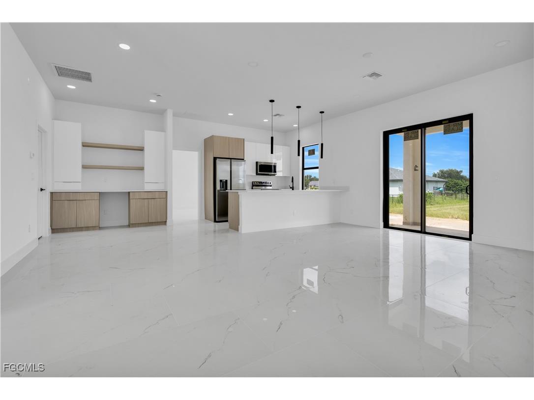 2817 NW 2nd Street Cape Coral FL 33993 2025010443 image9