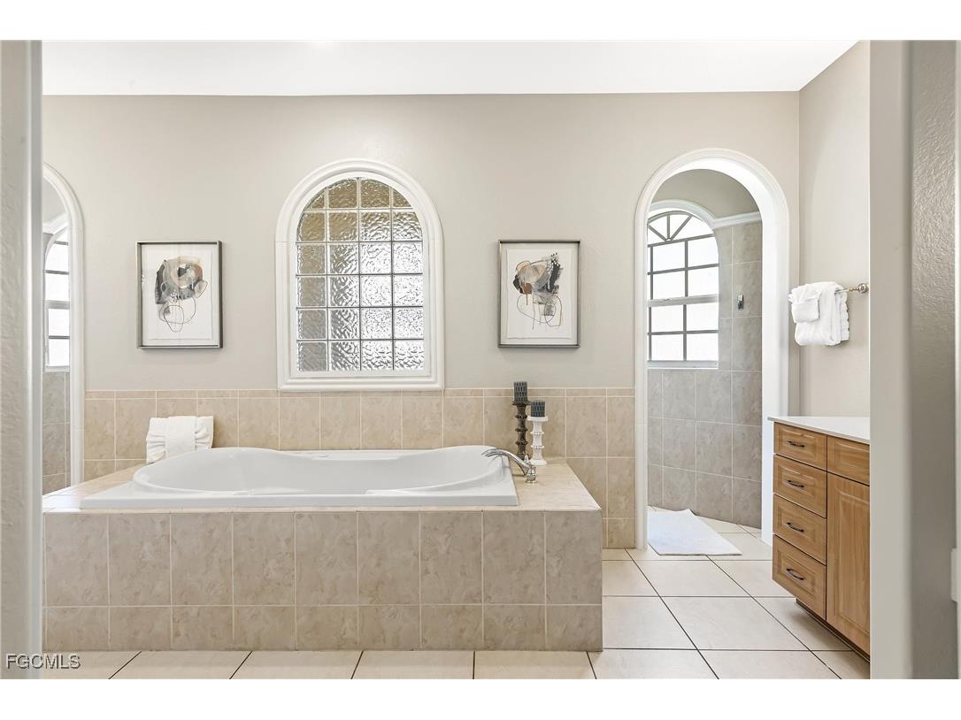 2817 SW 42nd Lane Cape Coral FL 33914 2025002795 image11