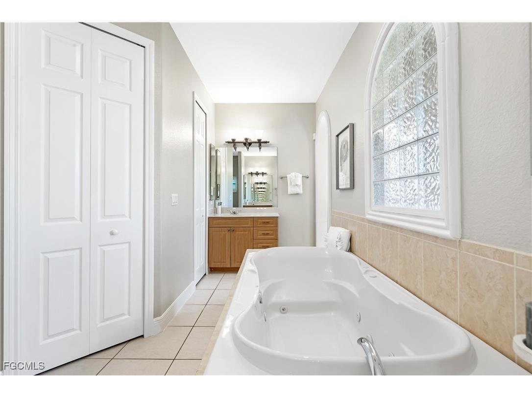 2817 SW 42nd Lane Cape Coral FL 33914 2025002795 image12