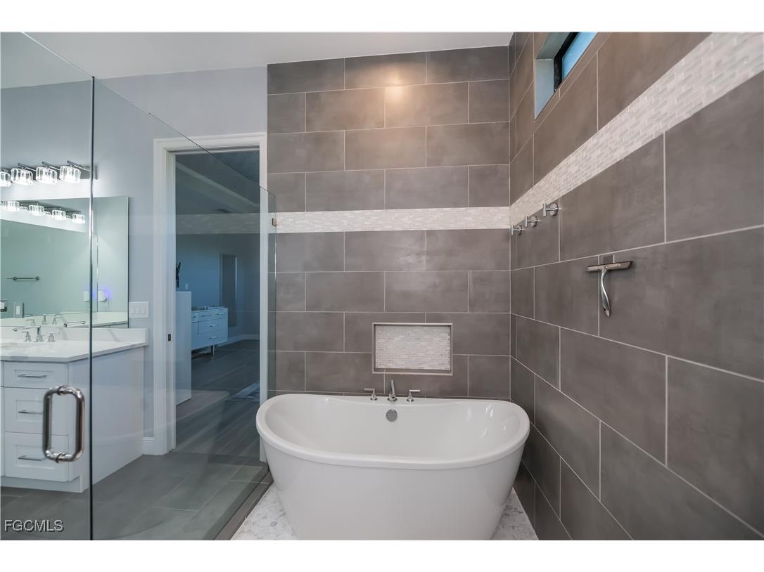 2818 Old Burnt Store Road N Cape Coral FL 33993 2025024958 image18