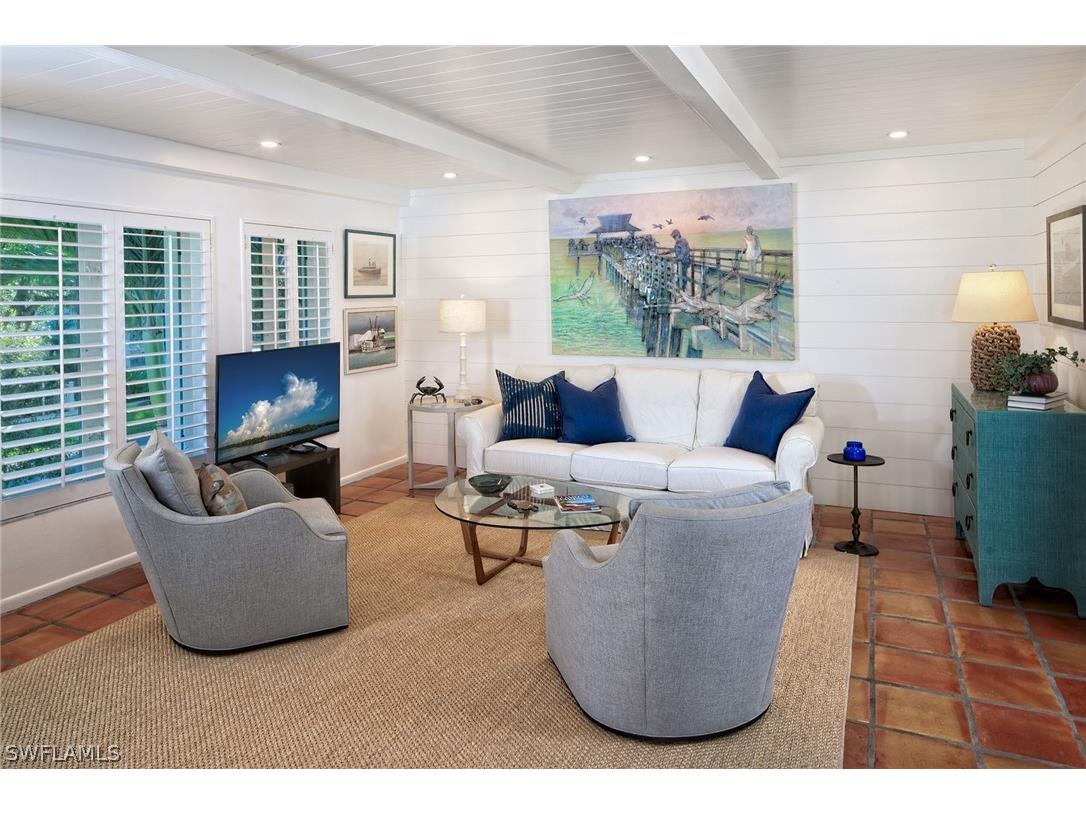 282 4th Street S #204 Naples FL 34102 224024409 image1