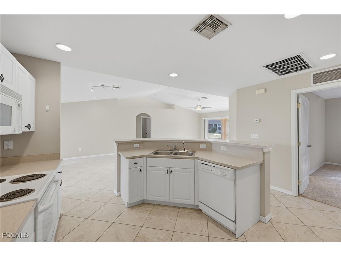 2822 NW 11th Terrace Cape Coral FL 33993 2025026314 image11