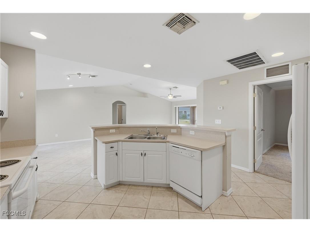 2822 NW 11th Terrace Cape Coral FL 33993 2025026314 image12