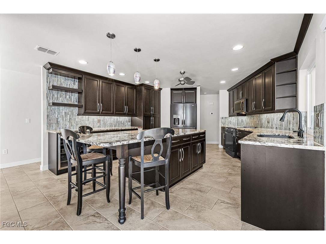 2822 SE 22nd Place Cape Coral FL 33904 2025020930 image11