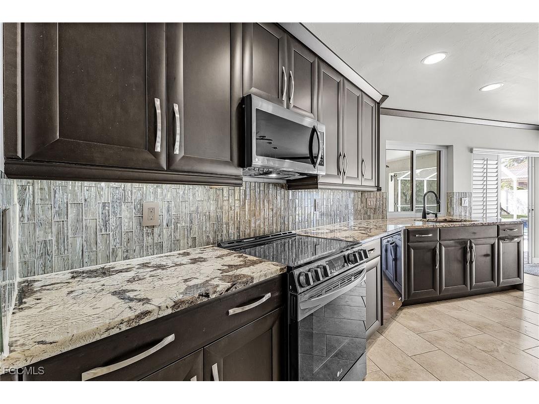 2822 SE 22nd Place Cape Coral FL 33904 2025020930 image13