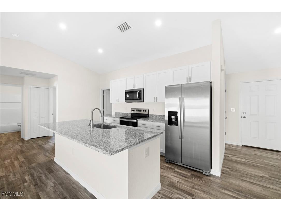 2824 NE 2nd Avenue Cape Coral FL 33909 2026000640 image14