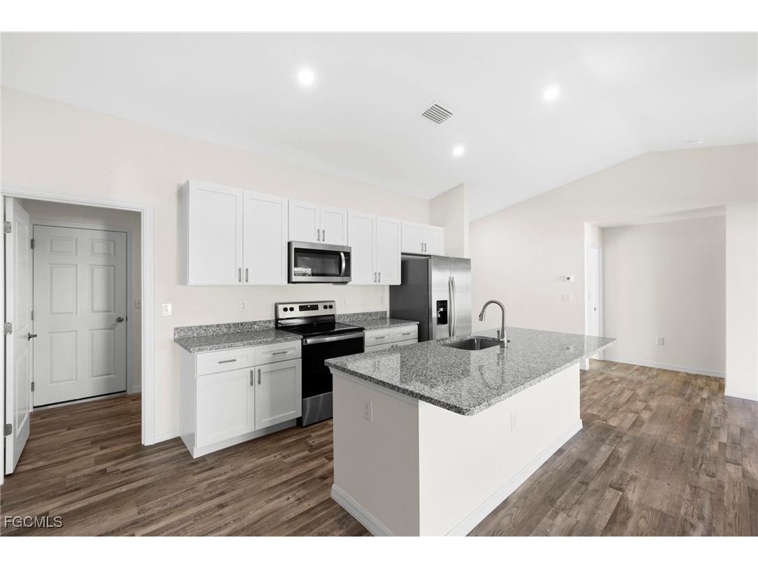 2824 NE 2nd Avenue Cape Coral FL 33909 2026000640 image17