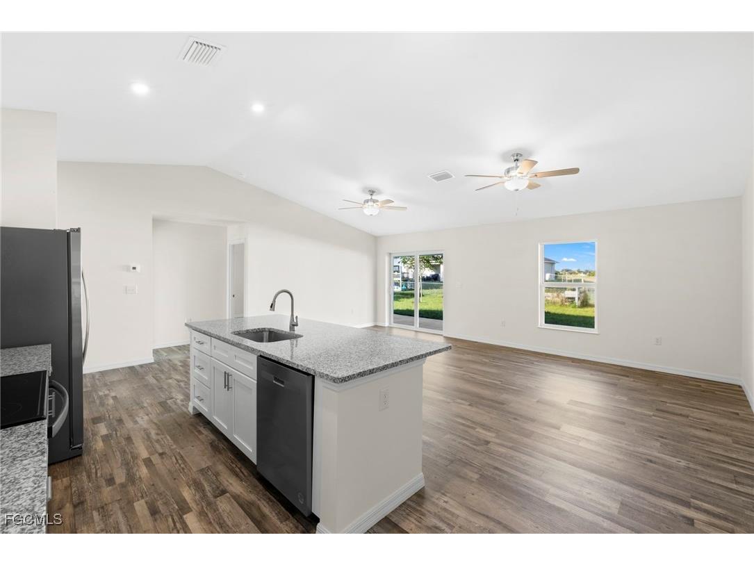 2824 NE 2nd Avenue Cape Coral FL 33909 2026000640 image18