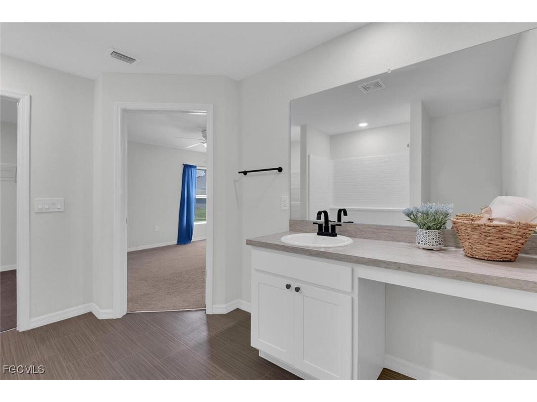 2825 NW 8th Place Cape Coral FL 33993 2025005051 image18