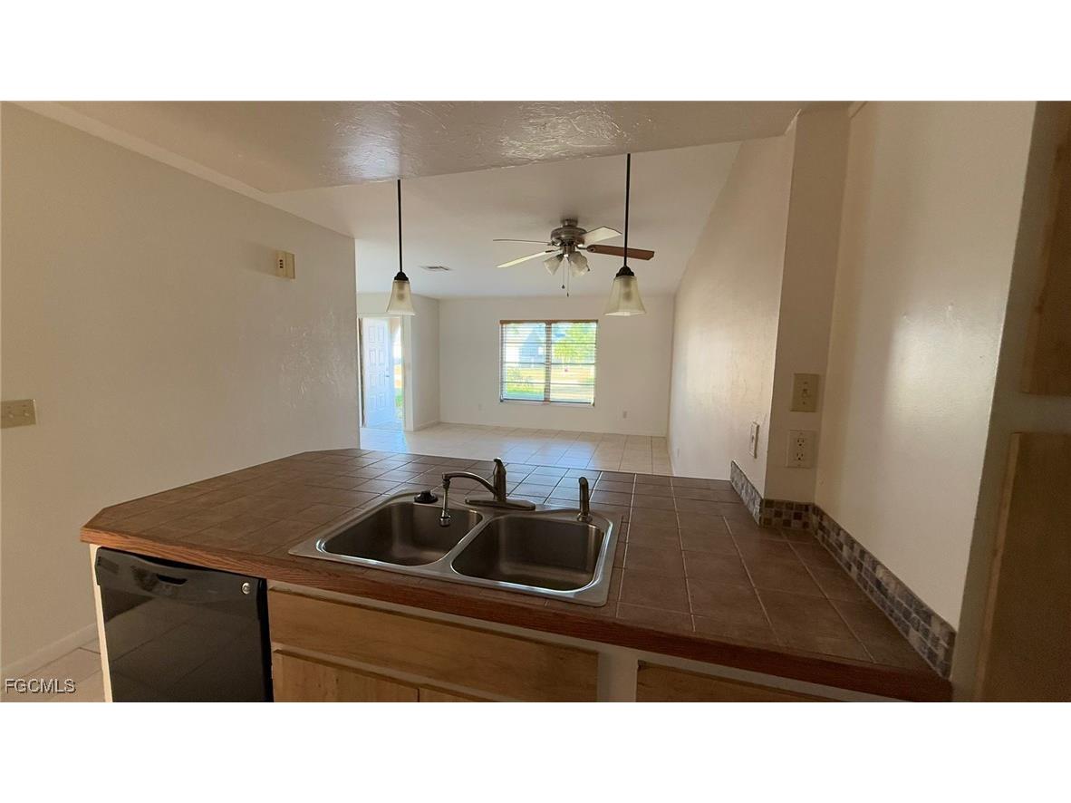 2825 SW Santa Barbara Place #P Cape Coral FL 33914 2025018898 image18