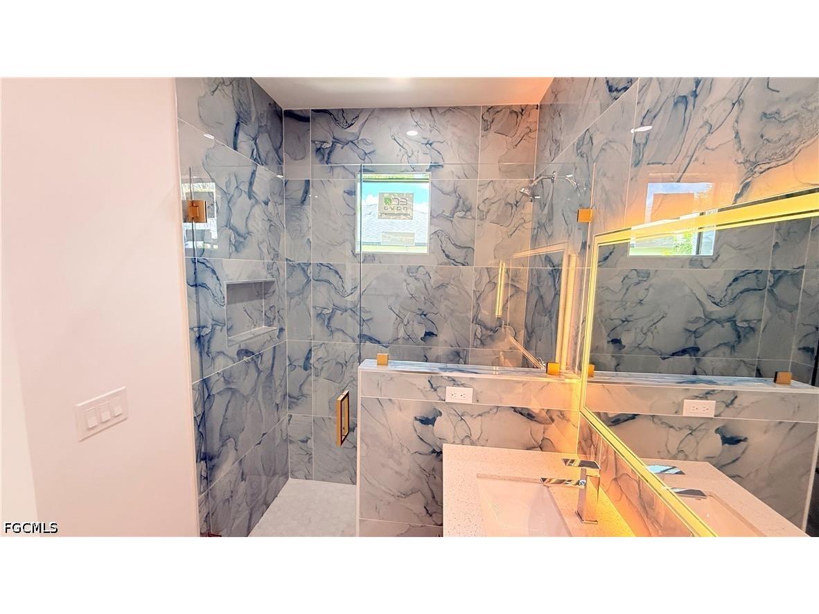 2827 SW 2nd Lane Cape Coral FL 33991 2026028077 image18