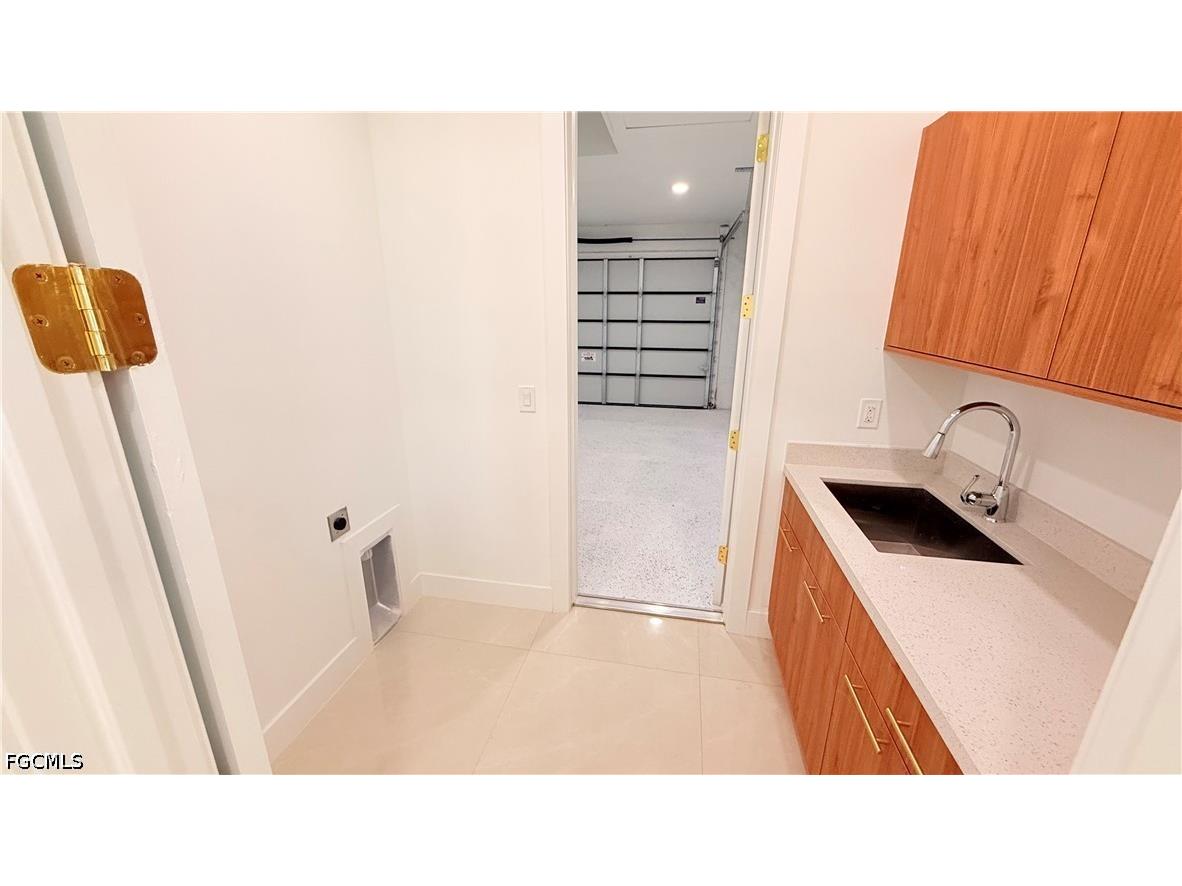 2827 SW 2nd Lane Cape Coral FL 33991 2026028077 image32