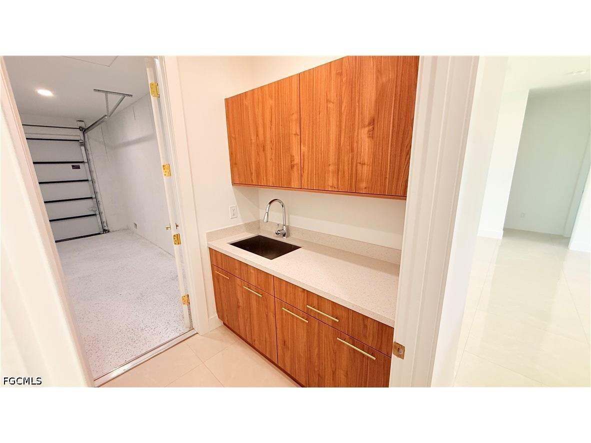 2827 SW 2nd Lane Cape Coral FL 33991 2026028077 image33