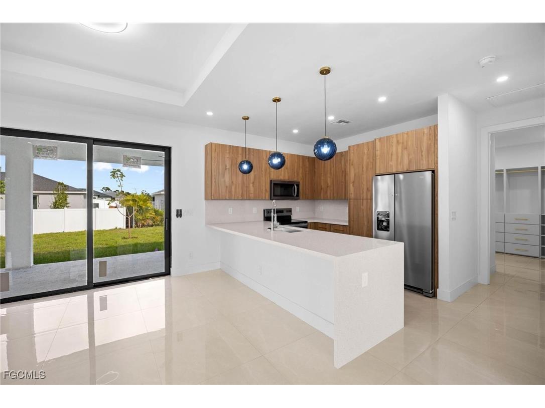 2827 SW 2nd Lane Cape Coral FL 33991 2025023870 image10