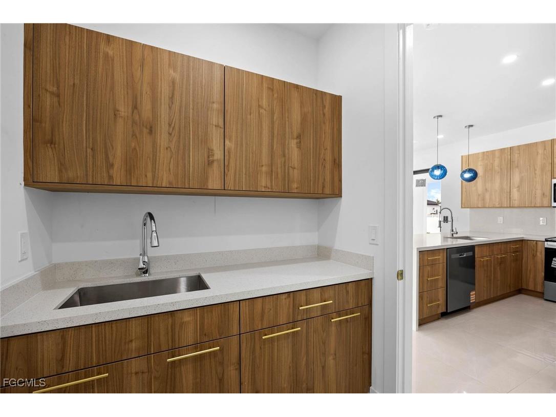 2827 SW 2nd Lane Cape Coral FL 33991 2025023870 image17