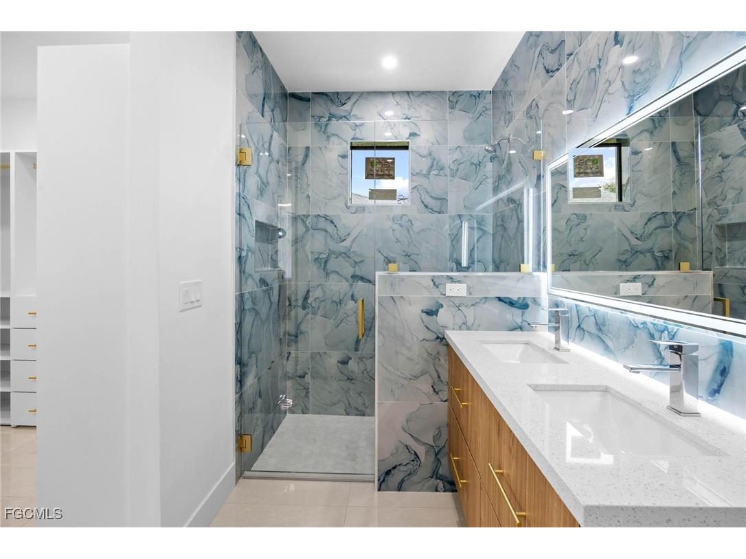 2827 SW 2nd Lane Cape Coral FL 33991 2025023870 image25