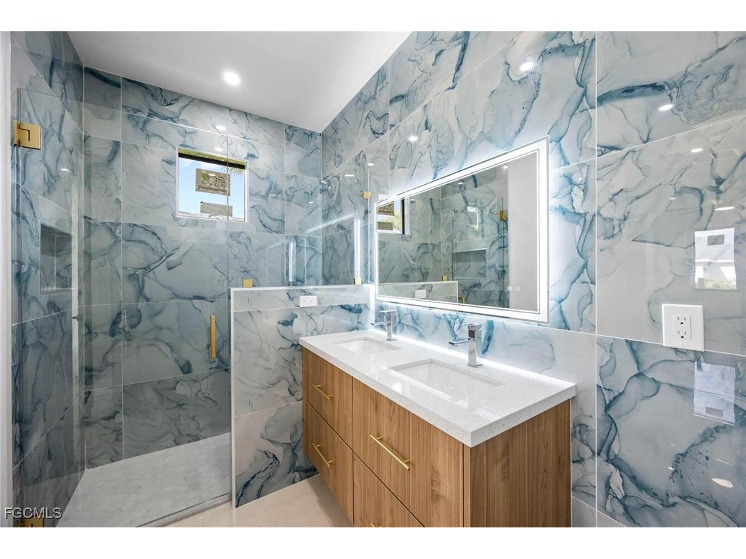 2827 SW 2nd Lane Cape Coral FL 33991 2025023870 image26