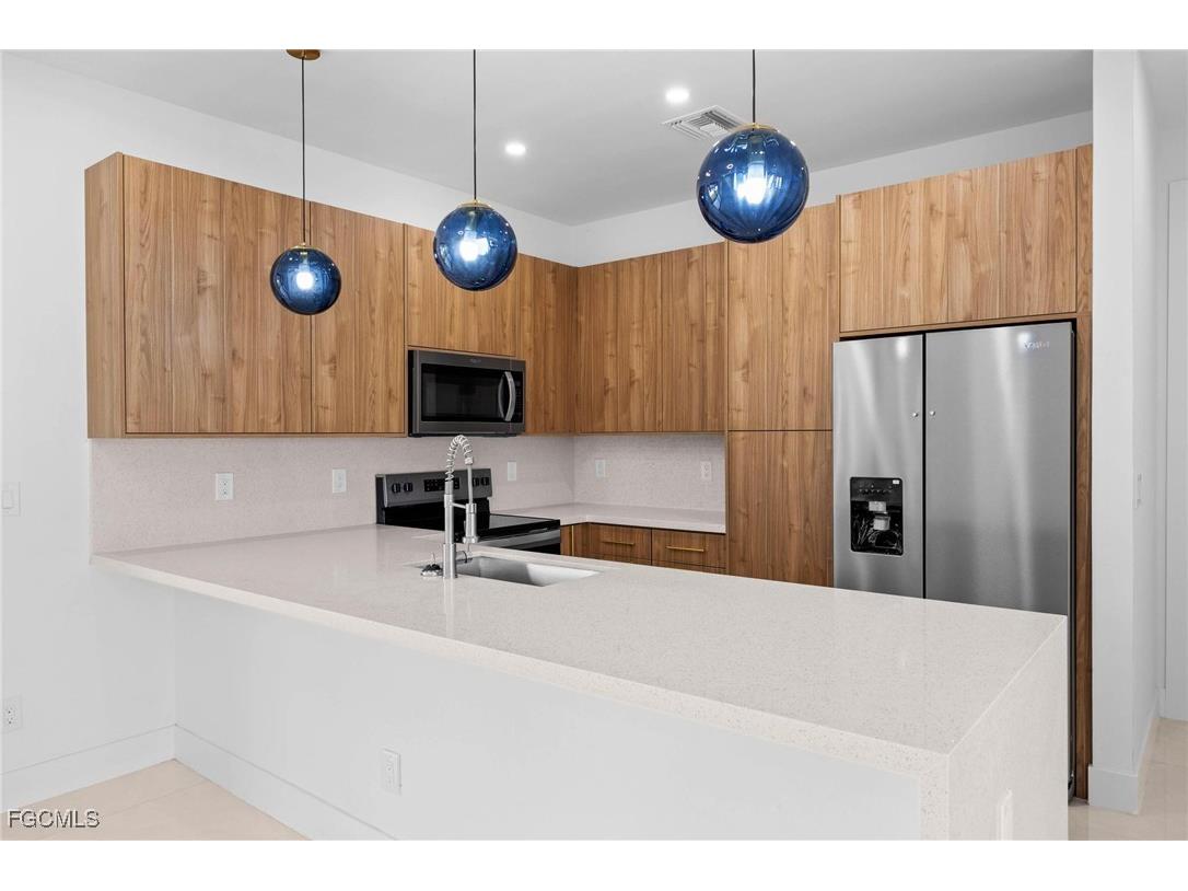 2827 SW 2nd Lane Cape Coral FL 33991 2025023870 image4