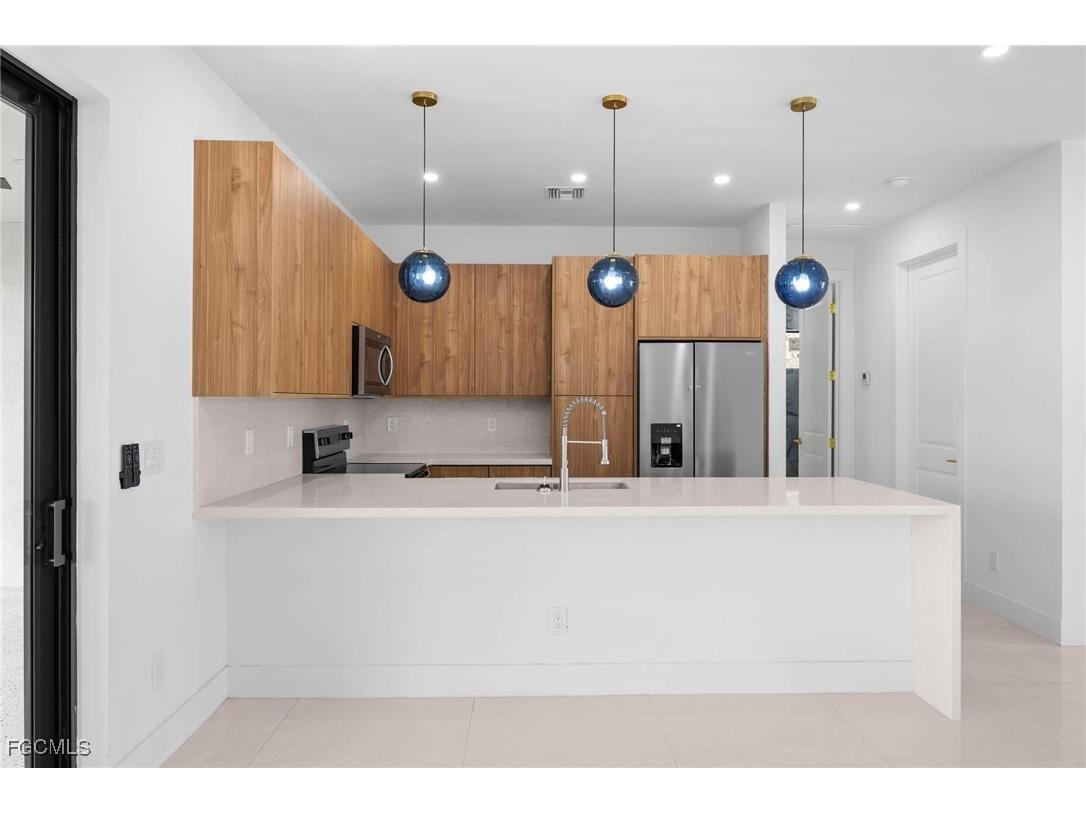 2827 SW 2nd Lane Cape Coral FL 33991 2025023870 image5