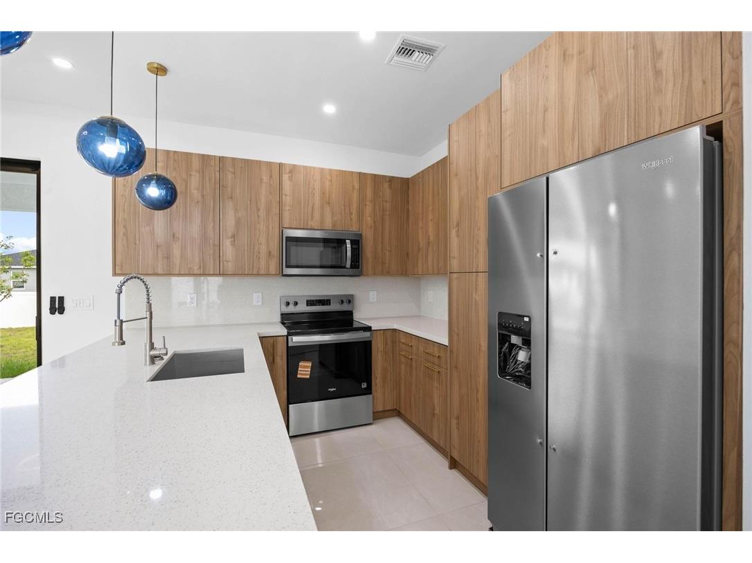 2827 SW 2nd Lane Cape Coral FL 33991 2025023870 image6