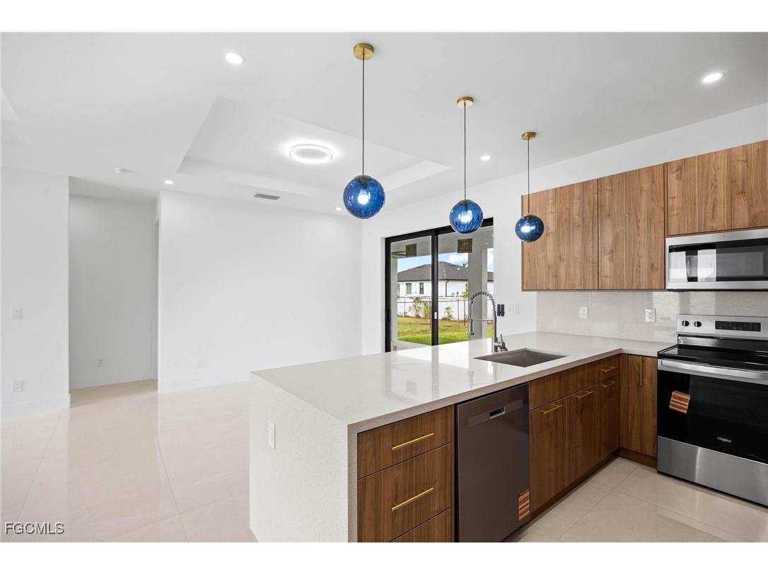 2827 SW 2nd Lane Cape Coral FL 33991 2025023870 image7