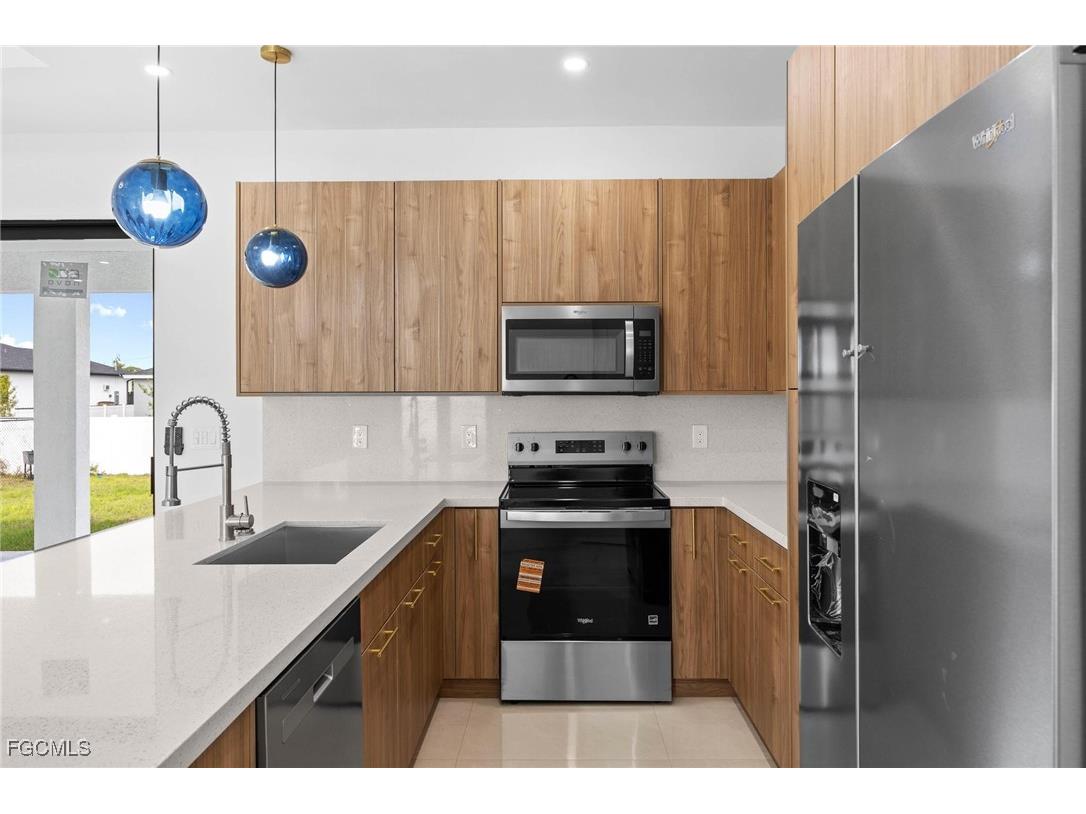 2827 SW 2nd Lane Cape Coral FL 33991 2025023870 image8