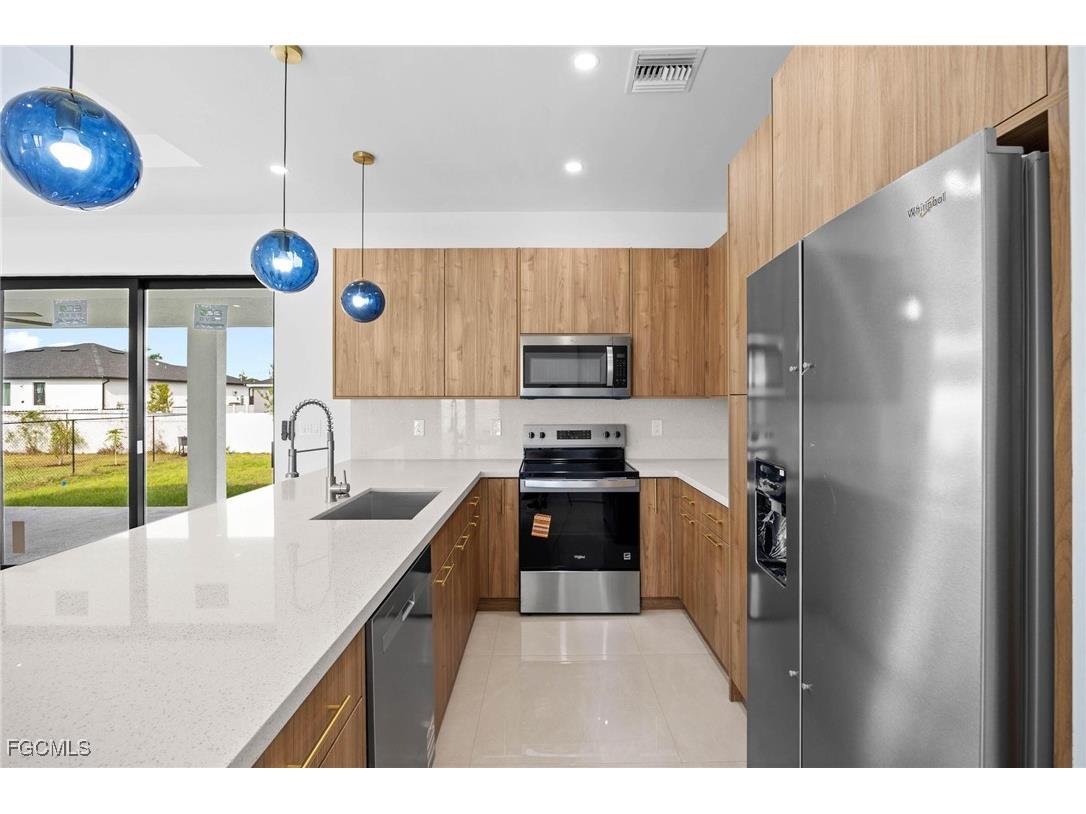 2827 SW 2nd Lane Cape Coral FL 33991 2025023870 image9