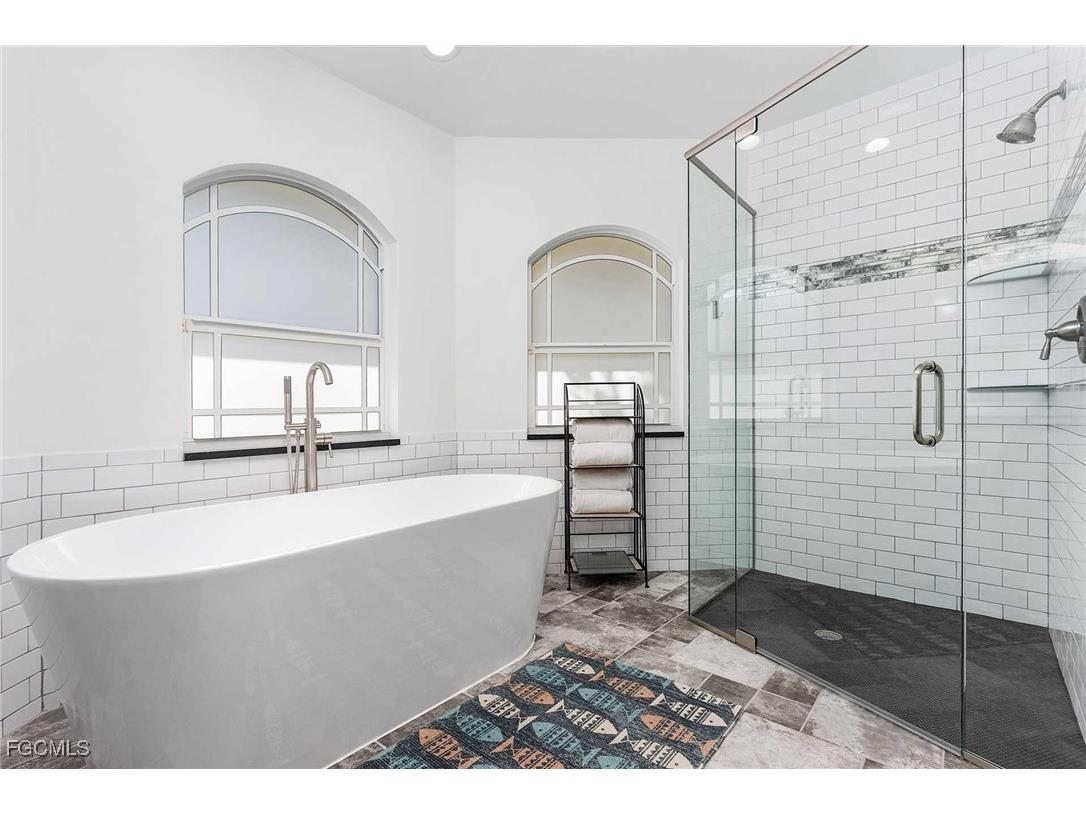 2827 SW 33rd Street Cape Coral FL 33914 2025009741 image14