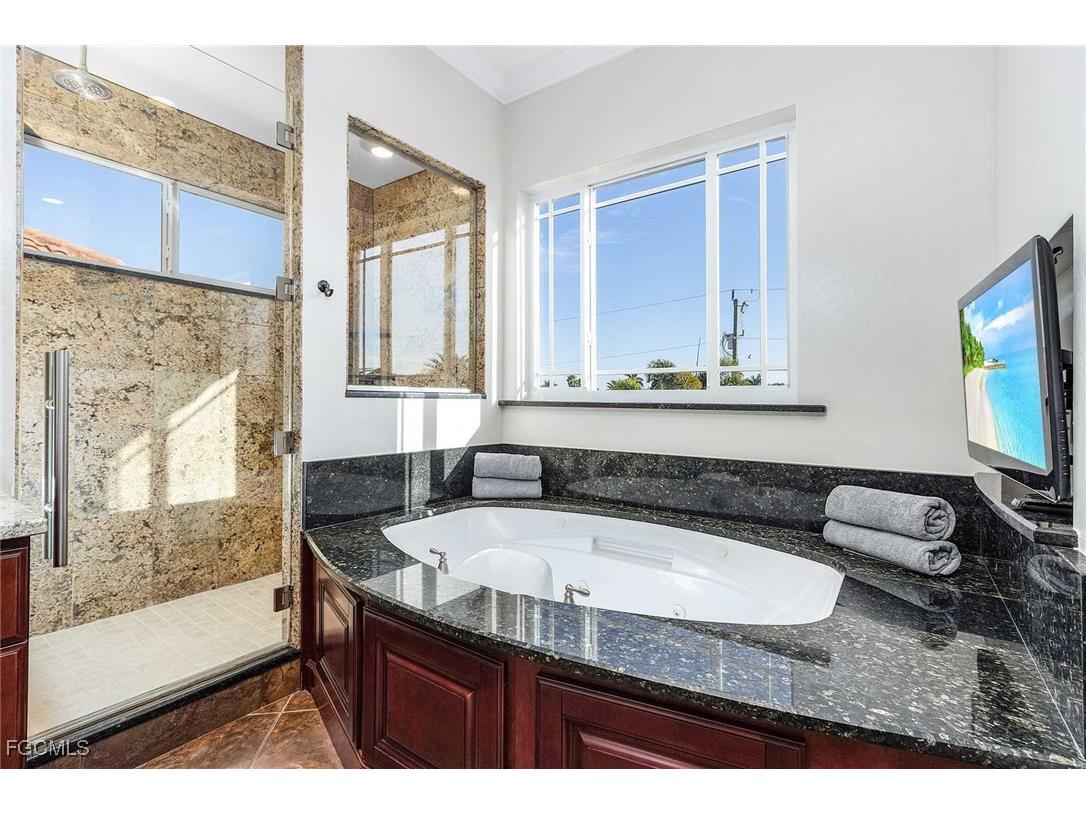 2827 SW 33rd Street Cape Coral FL 33914 2025009741 image17