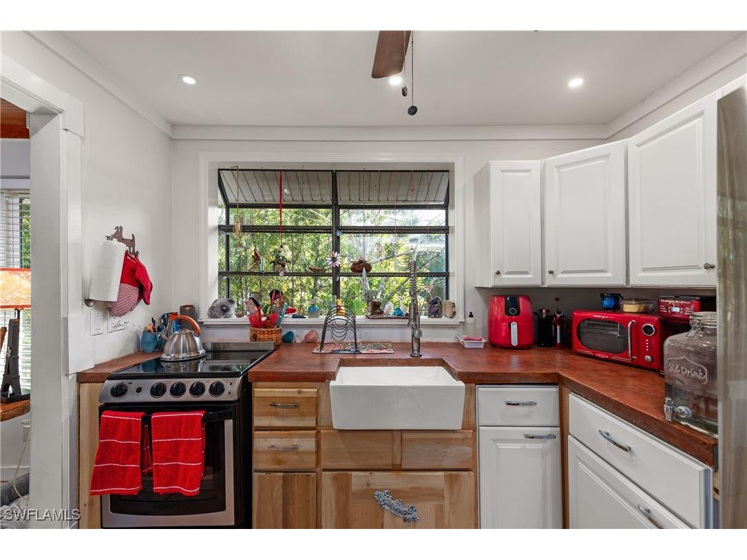 2828 Storter Avenue Naples FL 34112 224096986 image7