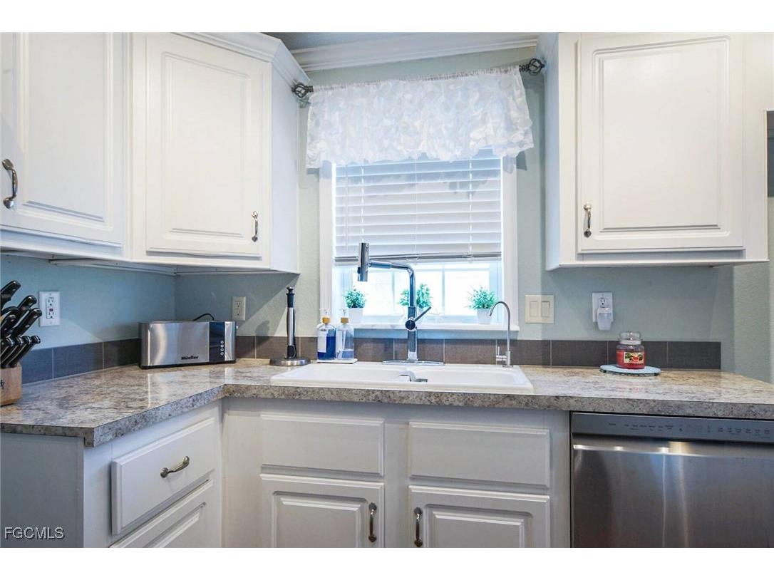 2831 York Road Saint James City FL 33956 2025020745 image19