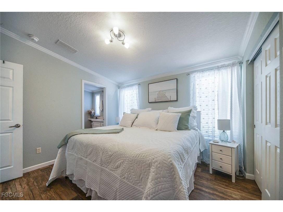 2831 York Road Saint James City FL 33956 2025020745 image25