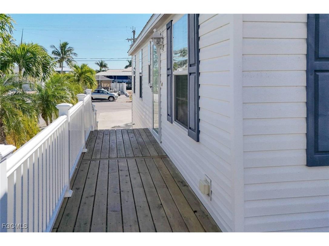 2831 York Road Saint James City FL 33956 2025020745 image3