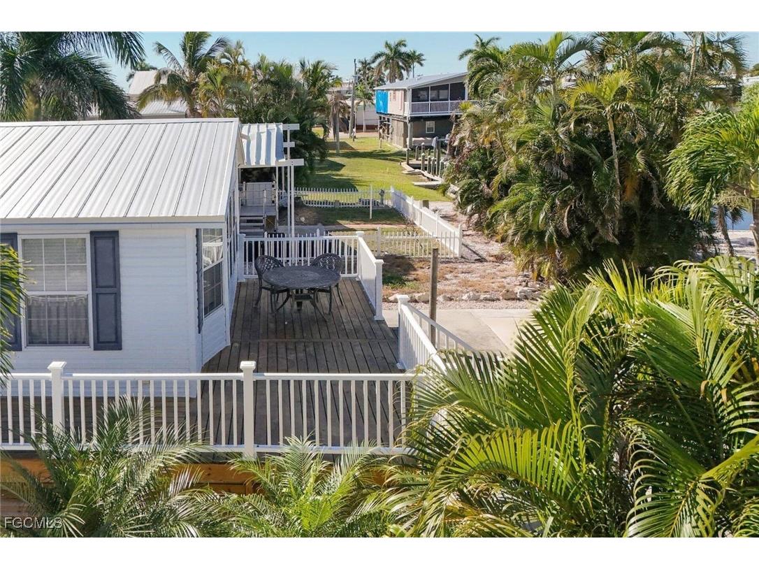 2831 York Road Saint James City FL 33956 2025020745 image4