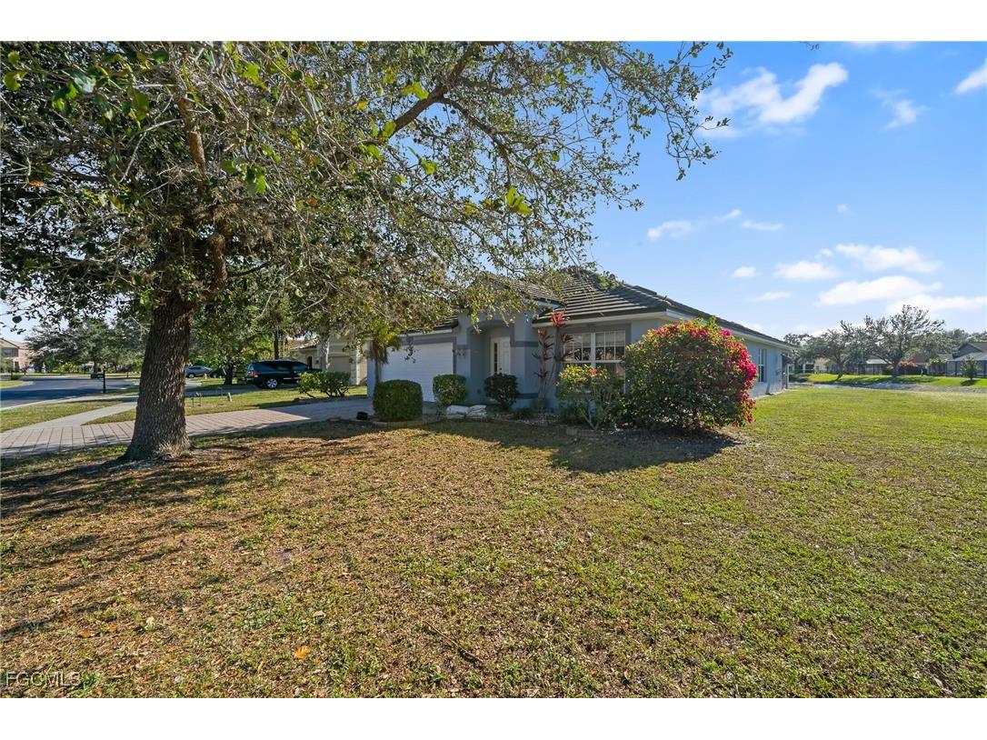 2832 Amberwood Lane Naples FL 34120 2025025907 image4