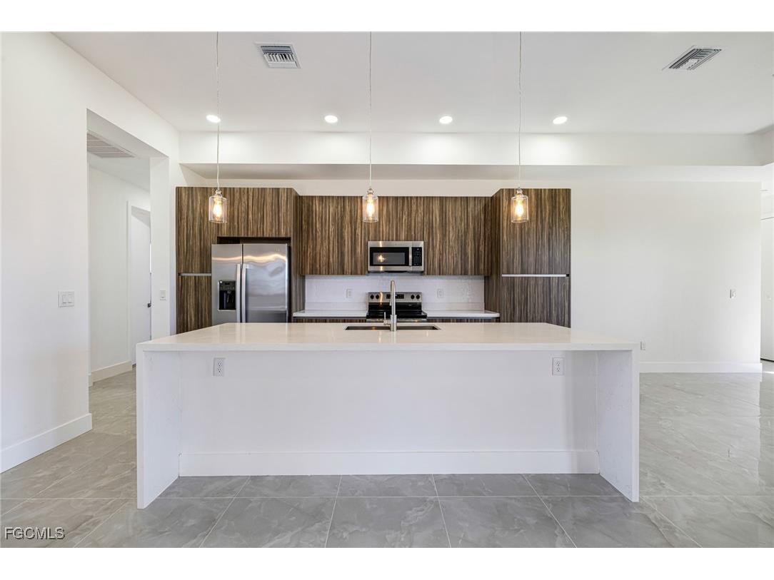 2833 NW 45th Place Cape Coral FL 33993 2025010271 image9