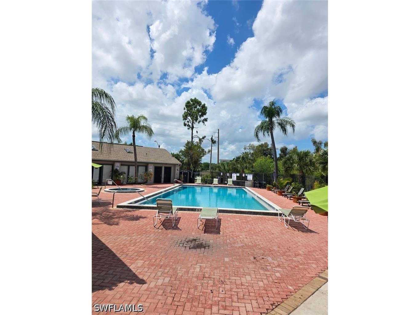 2835 Winkler Avenue #215 Fort Myers FL 33916 226016756 image1