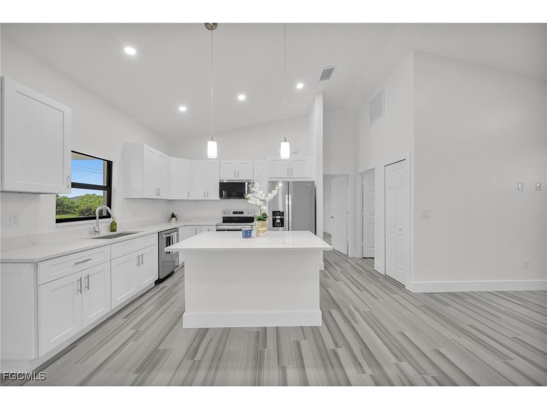 2836 NW 5th Terrace Cape Coral FL 33993 2025012651 image3