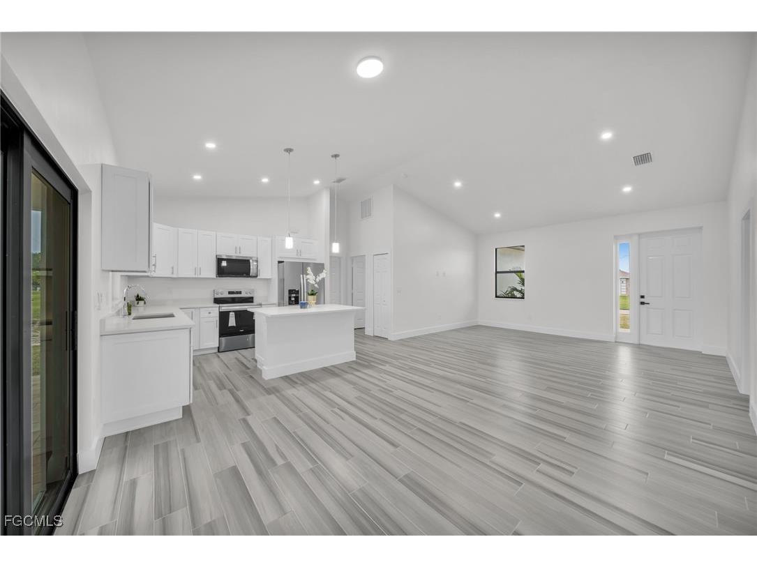 2836 NW 5th Terrace Cape Coral FL 33993 2025012651 image8