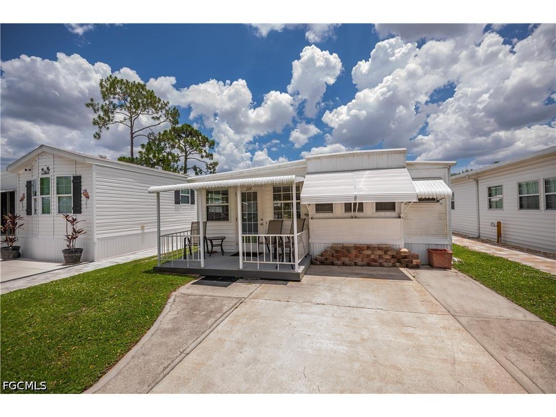 284 Blue Spring Terrace North Fort Myers FL 33903 2026028755 image1