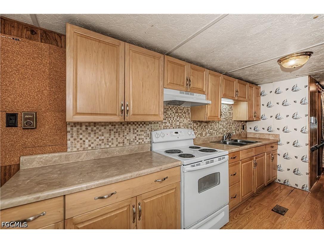 284 Blue Spring Terrace North Fort Myers FL 33903 2026028755 image17