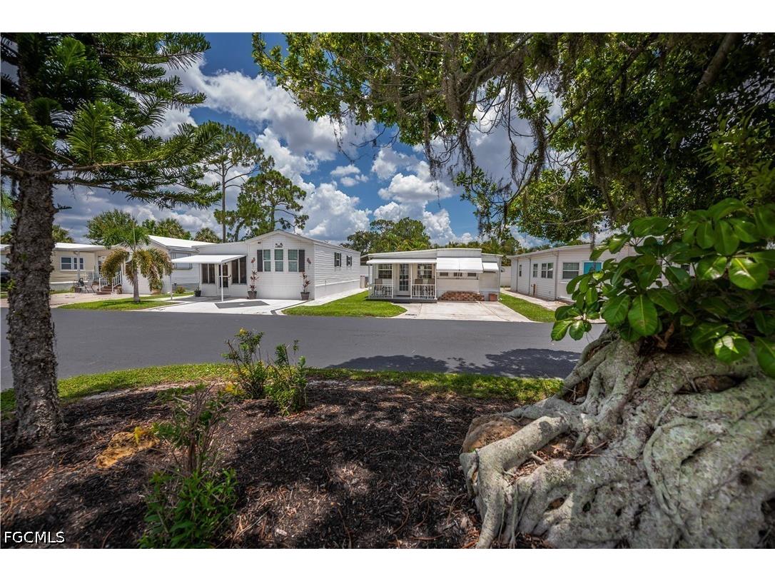 284 Blue Spring Terrace North Fort Myers FL 33903 2026028755 image2
