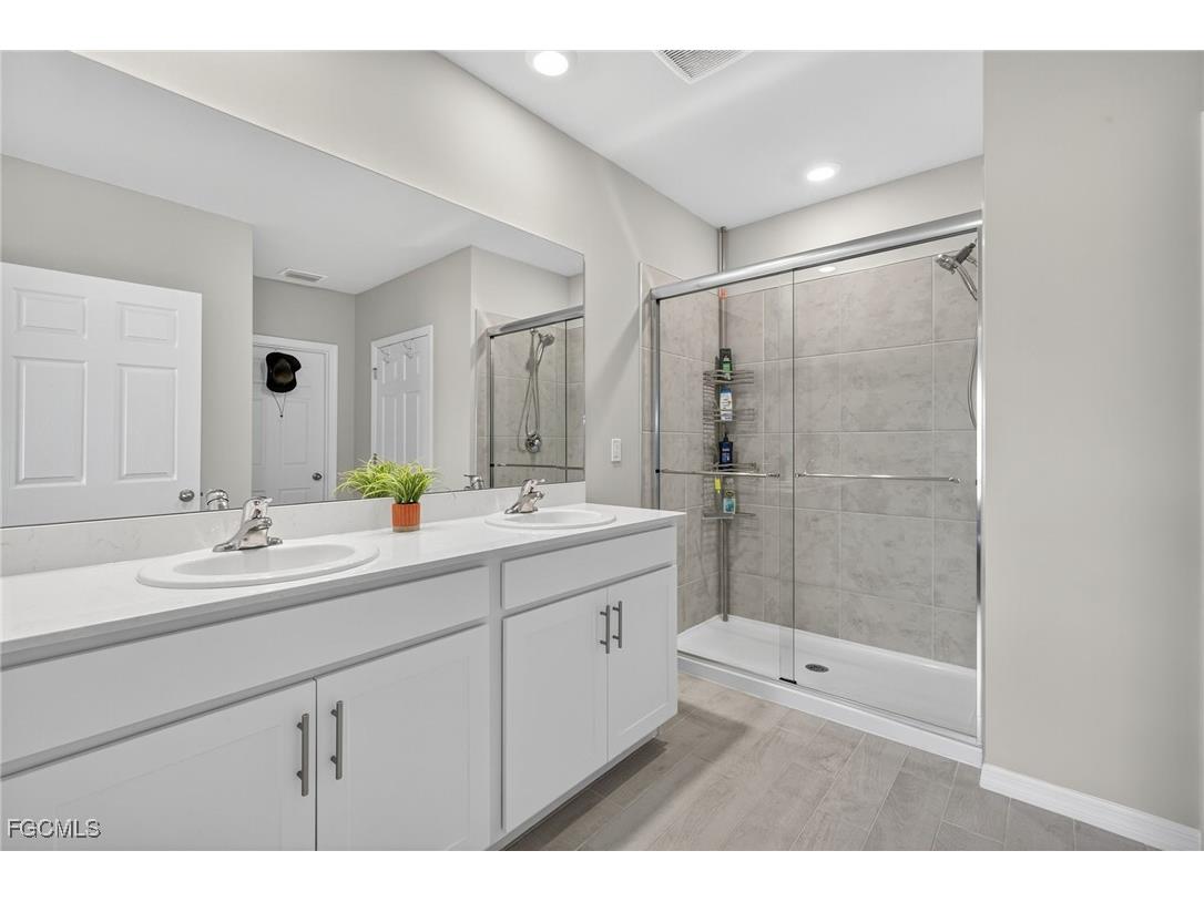 2845 Pillar Coral Lane North Fort Myers FL 33903 2025010712 image16